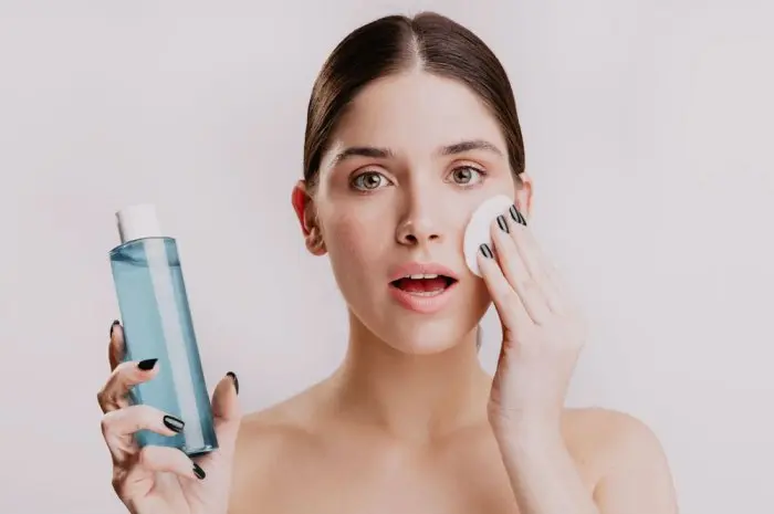 Effective Ways to Remove Makeup Before Sleeping